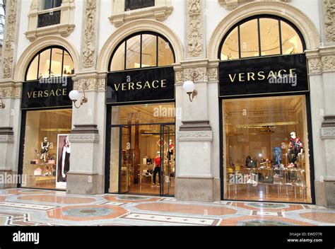 versace sfilata milano|Versace stores in milan.